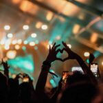 se pueden apreciar una gran audiencia escuchando a un artista.