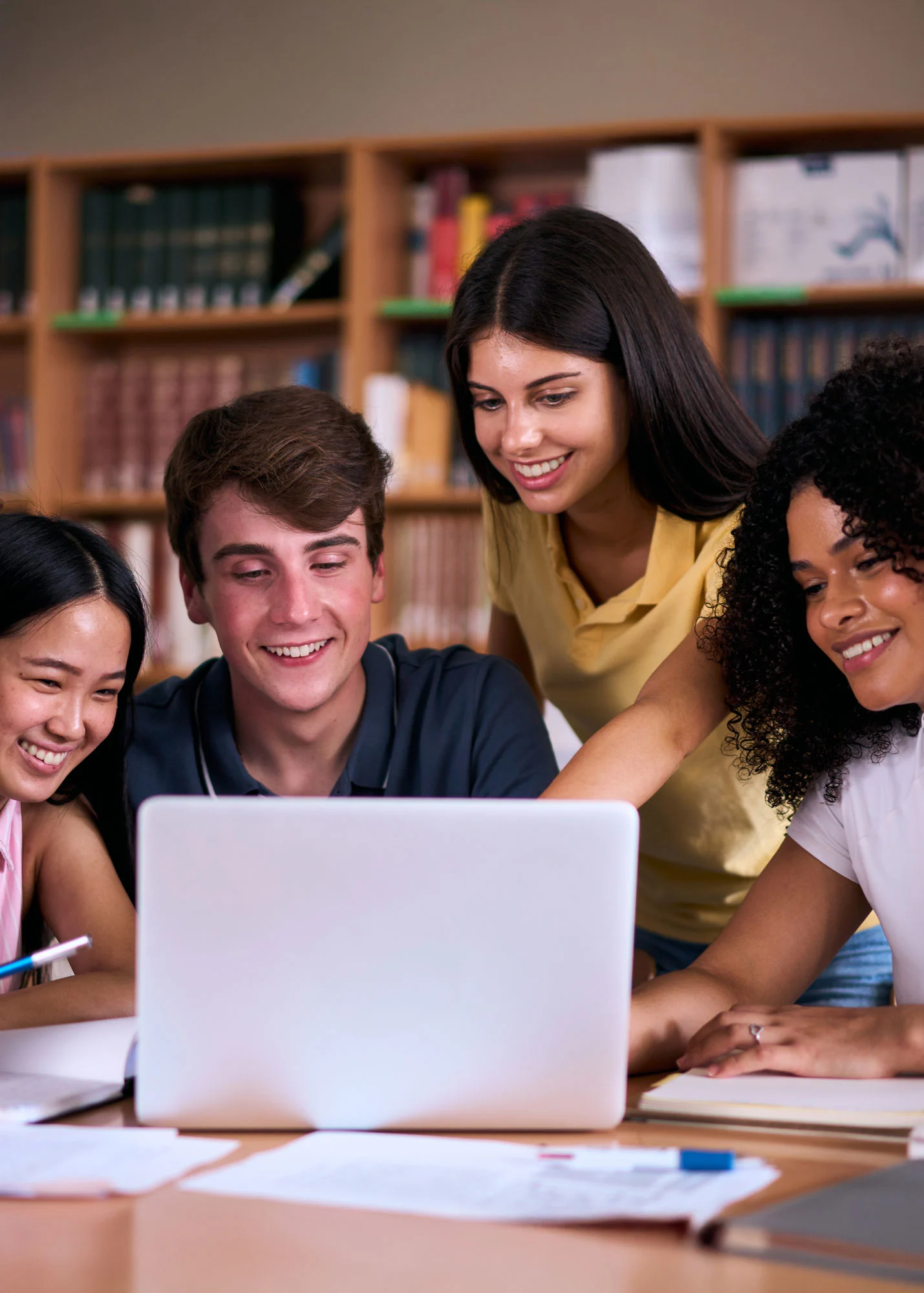 Nuestros alumnos visualizando los cursos online